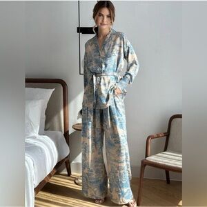 Commense Blue and Cream Women's Set